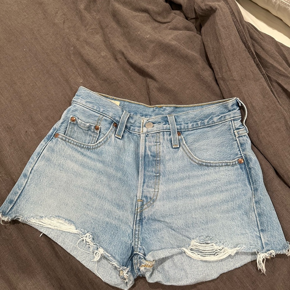 Levi’s 501 shorts 25 waist